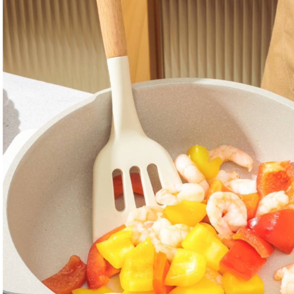 ส่งจากไทย ตะหลิว ตะหลิวมีร่อง กระบวย ซิลิโคน ไม่ทำลายผิวกระทะ ด้ามจับไม้ ขนาดยาว มี 2 สี ทนความร้อนสูง มีรูสำหรับแขวน - รูปที่ 2