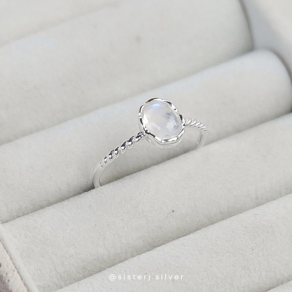 Sister J | silver925 | แหวนเงินแท้ moonstone | Full Moon ring