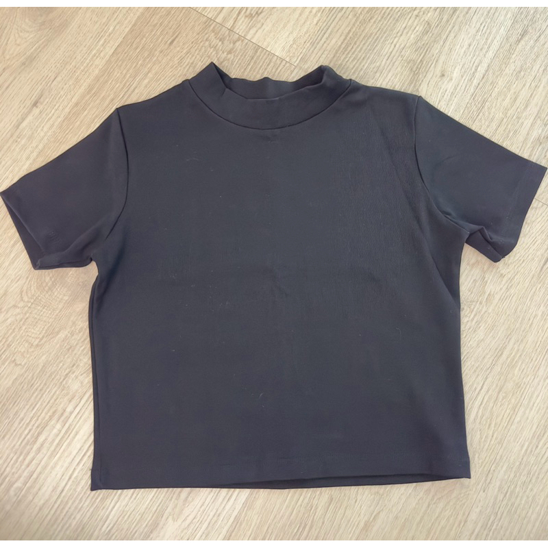 เสื้อครอปป้าย Gi-ants Shop สีดำ