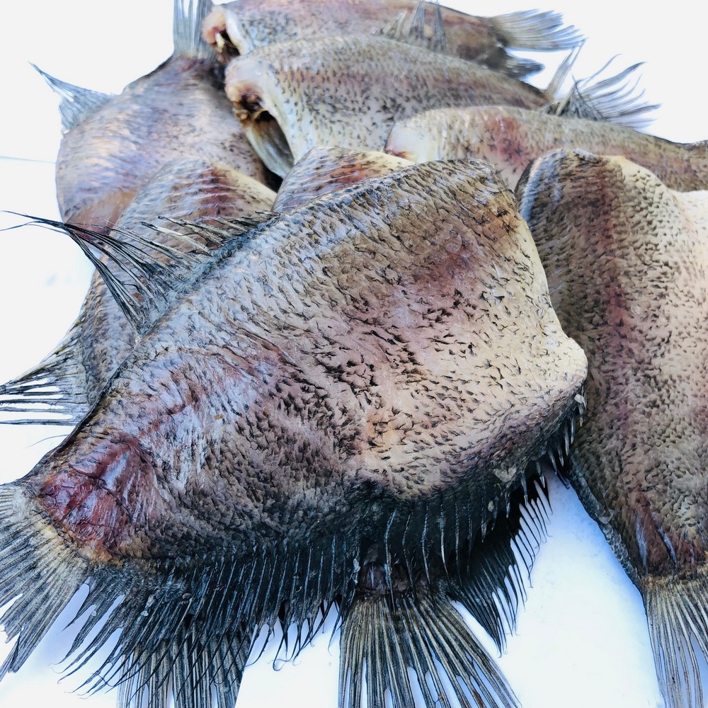 ปลาสลิดบางบ่อ ปลาสลิดแดดเดียว 1 กิโลกรัม (7-8 ตัว)