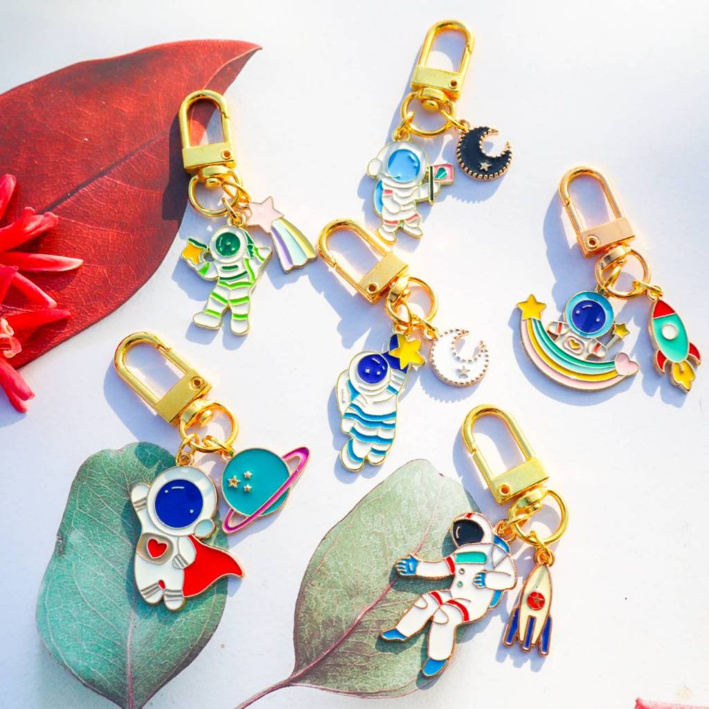 พวงกุญแจอวกาศ ห้อยจี้อวกาศ ห้อยจี้นักบิน จี้ดาว จรวด พร้อมส่ง 🇨🇷 - รูปที่ 2