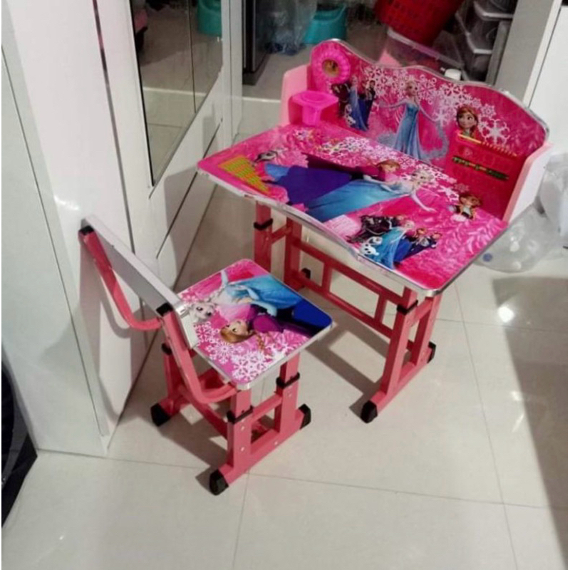 โต๊ะนักเรียน โต๊ะนั่งเขียนการบ้านลายการ์ตูนครบชุดแข็งแรงทนทานใช่ได้ตั้งแต่4-14ปี