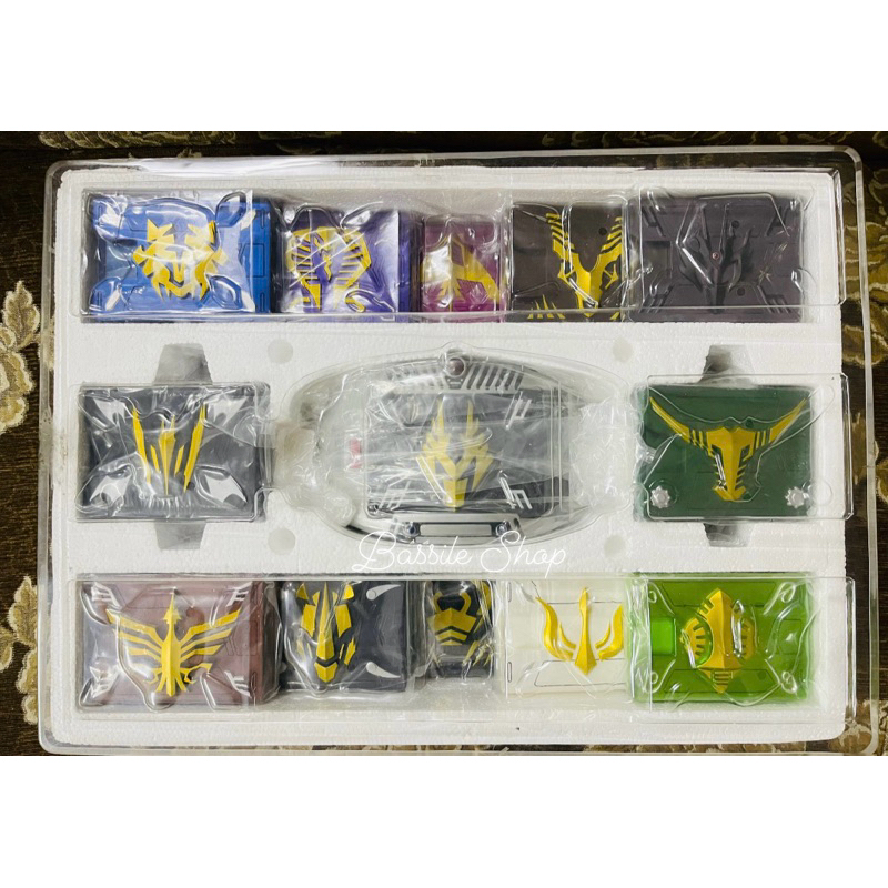 CS Ryuki - V-Buckle เข็มขัด จากมาสไรเดอร์ริวคิ พร้อมตลับ 13 อัน  ~ Kamen Rider Ryuki - CSM COMPLETE 