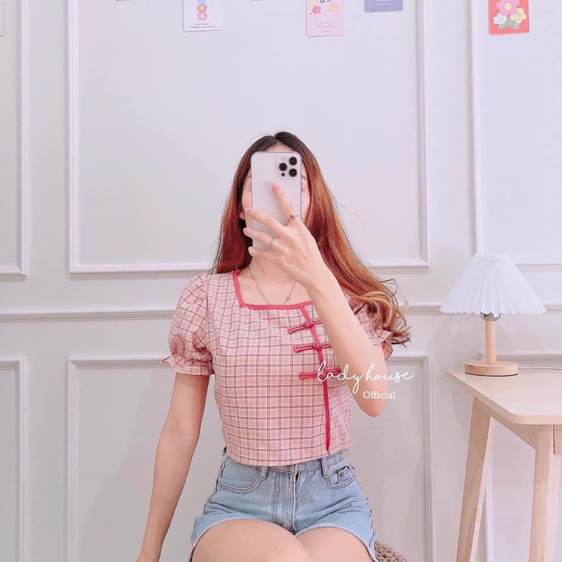 เสื้อคอเหลี่ยม แต่งกระดุมจีน