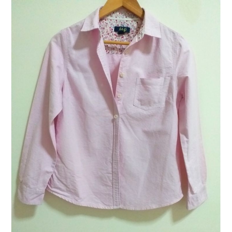 เสื้อเชิ้ตผู้หญิงสีชมพูอ่อน ผ้าสวยมาก esp. มือ2 สภาพดีไม่มีตำหนิ (e21)