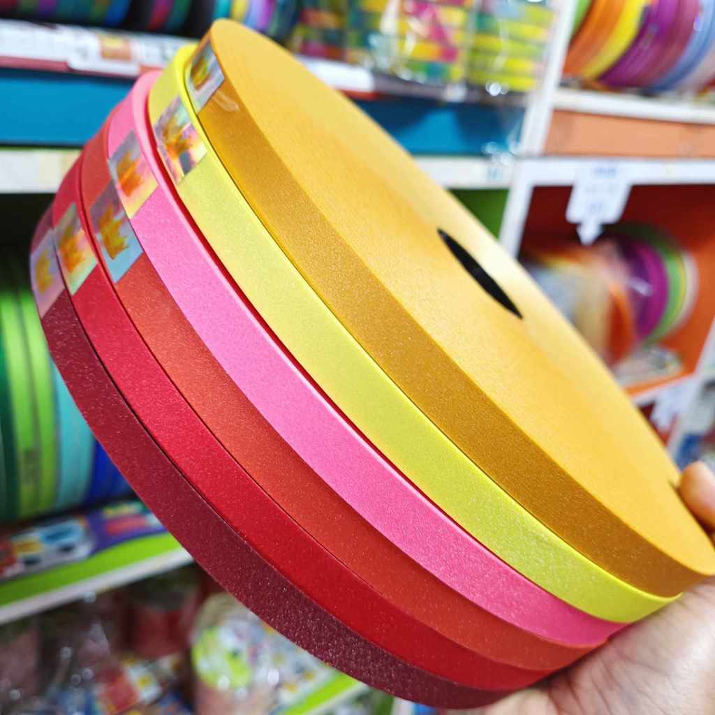 ริบบิ้นกากเพชรทึบละเอียดตรามงกุฎ ม้วนใหญ่ ยาว 270 หลา ขนาด 12 mm. พับเหรียญโปรยทาน (ราคาต่อม้วน)