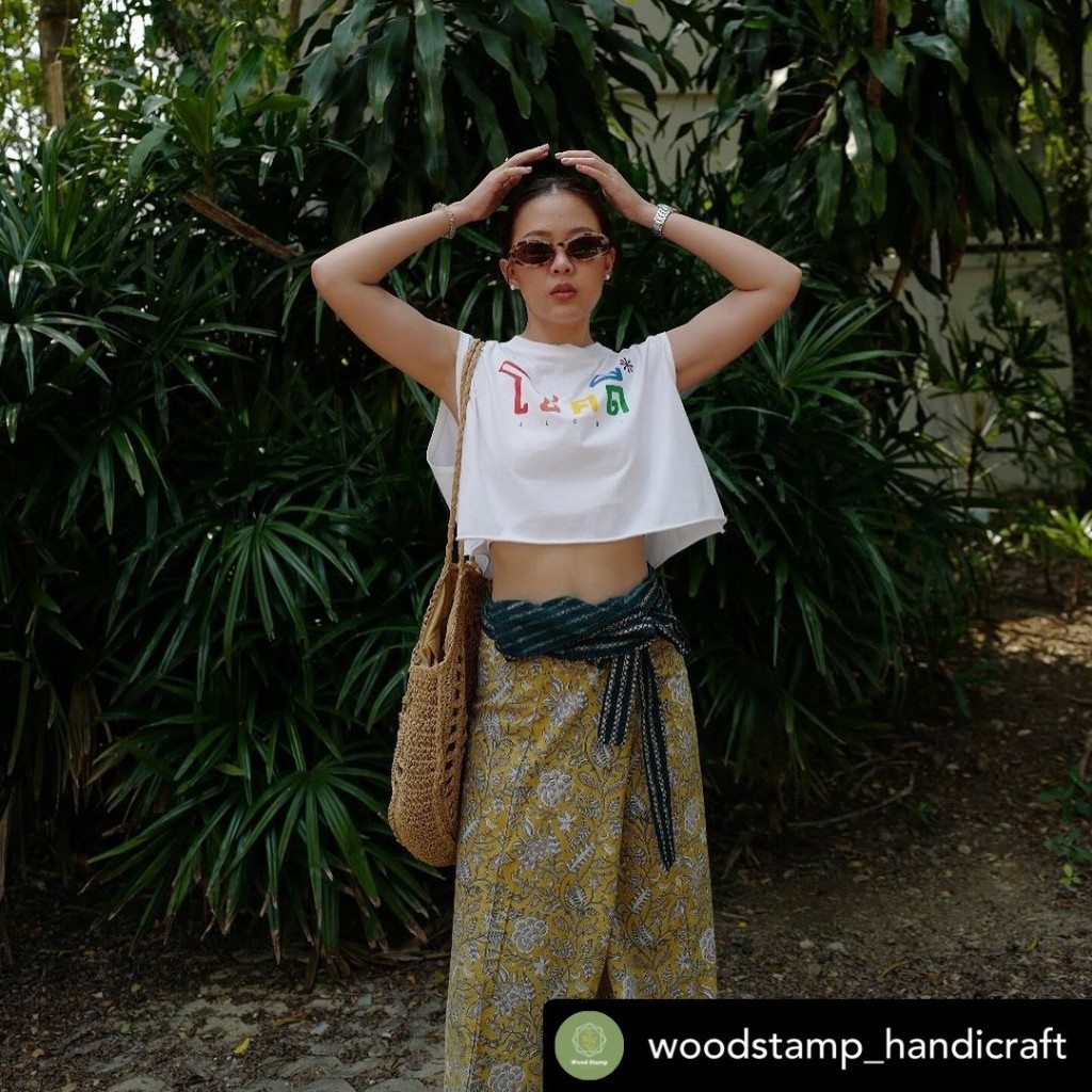 BANGKOK TALES: TOP-เสื้อยืด-ครอป-โชคดีสีรุ้ง-ขาว-44