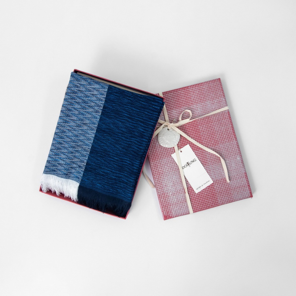 DoiTung ชุดของขวัญผ้าพันคอ 04 GREY-BLUE