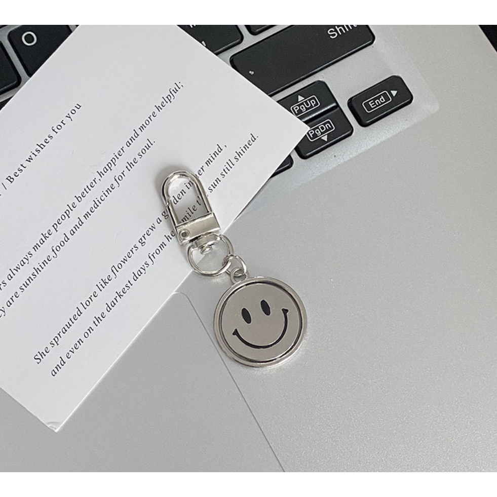 ร้านในไทย พร้อมส่ง Keychain พวงกุญแจ โรบอทหุ่นยนต์สีเงิน พวงุญแจโลหะ รูป สมายลี่ ฝาโค้ก รูปผีเสื้อ พวงกุญแจผีเสื้อ