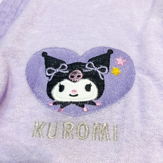 ชุดคลุมอาบน้ำ ชุดคลุมว่ายน้ำเด็ก/ผู้ใหญ่ ลายการ์ตูนคุโรมิ (Kuromi) สีม่วงอ่อนกุ๊นสาบม่วงเข้ม-ฟ้า Bathrobe สินค้าขายดี