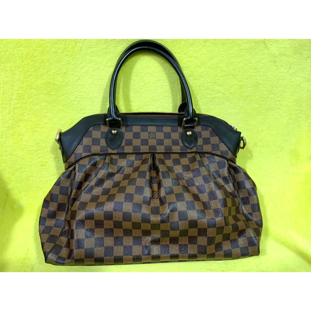 กระเป๋า Louis Vuitton Trevi PM Damier Ebene