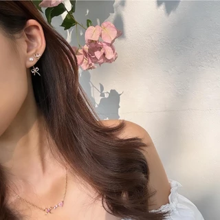 Petite Belle Stud ต่างหูสตั๊ดรูปหัวใจประดับเพทายและไข่มุก