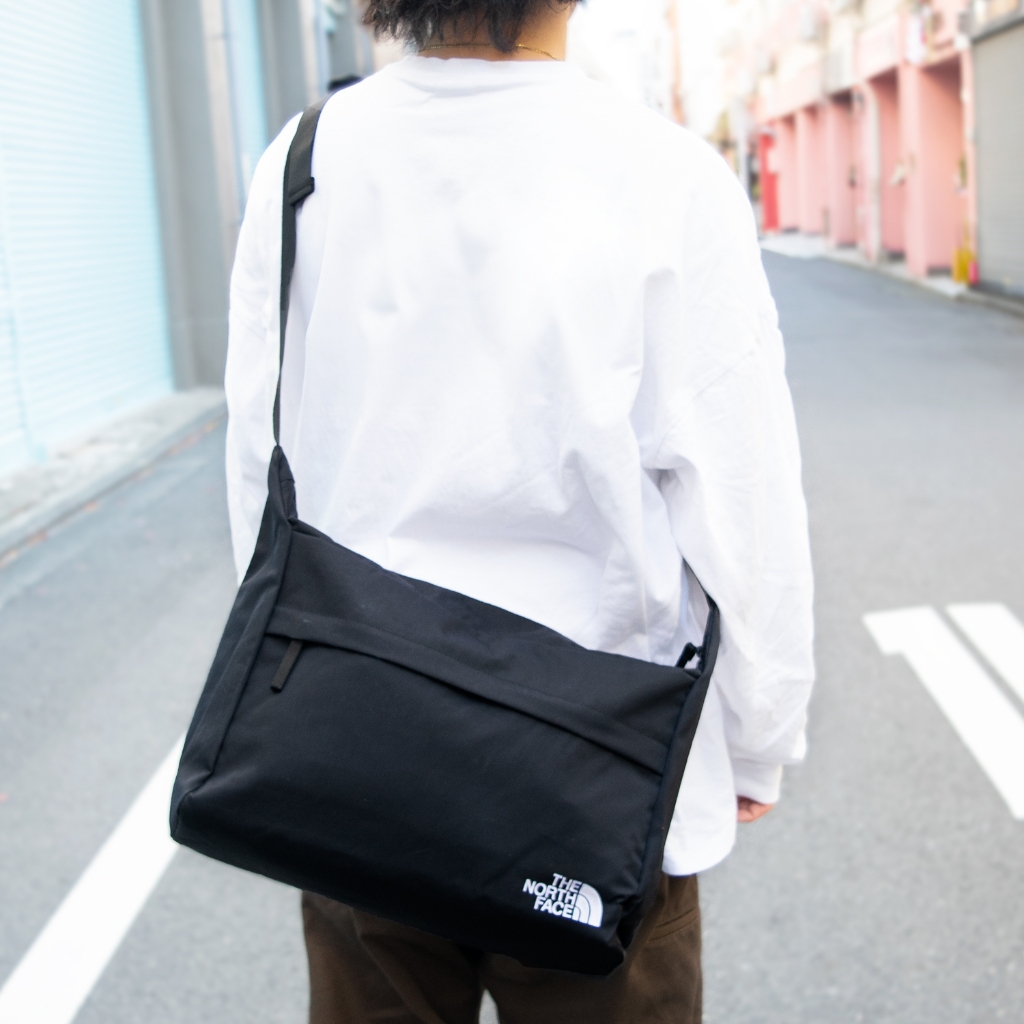 กระเป๋า The North Face รุ่น WL HOBO BAG ผ้า Nylon twill กันน้ำ💯 ของแท้💯 ของใหม่ พร้อมส่งจากไทย