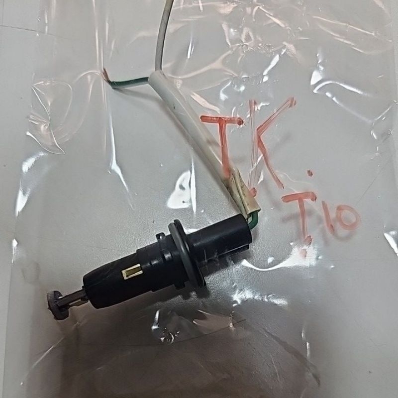 ขั้วไฟหรี่สำหรับหลอด t10 แบบเสียบแถมหลอด LED t10 คุณภาพดี