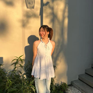 Hachi blouse 🫧 เสื้อแขนกุดคอระบาย (beamed.bkk)