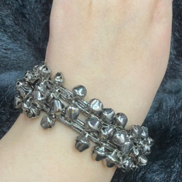 bells  กำไลสำหรับผู้หญิง/ bangles with bells for woman