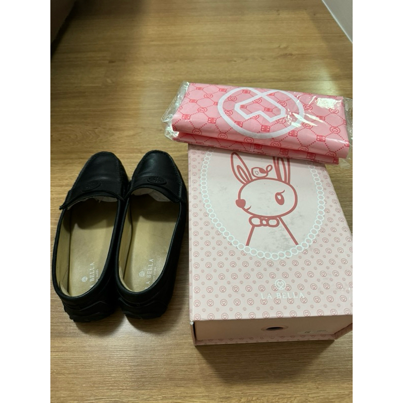 La bella รุ่น loafer สีดำ เบอร์ 38 (มือสอง) พร้อมกล่อง การฺด และถุงใส่รองเท้า