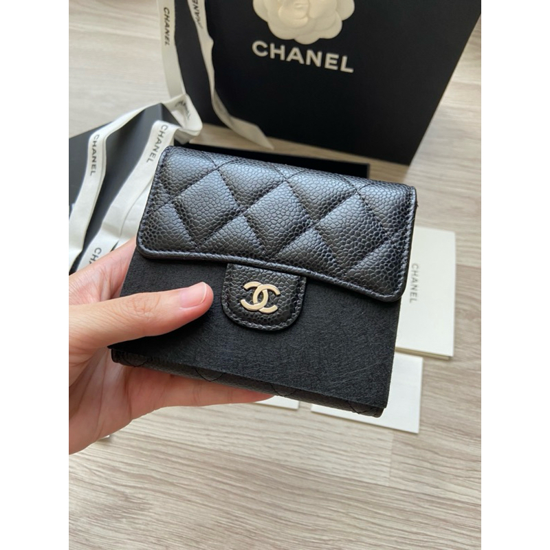 Used like new✨ Chanel Tri-fold Wallet in Black Caviar SHW holo 31