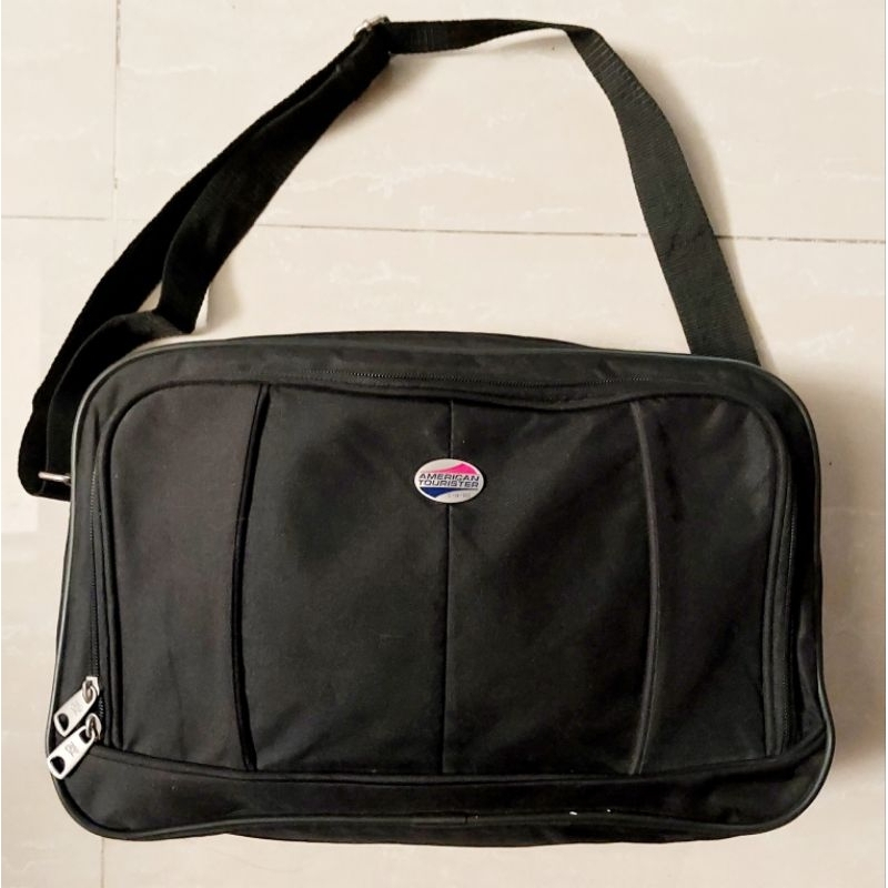 กระเป๋า american tourister  สะพายข้าง สีดำ