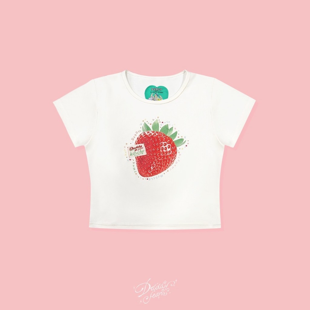 DADDY ( SM ) |  Daddy Kitschy Baby Tee เสื้อ baby tee ลาย strawberry สุดน่ารัก