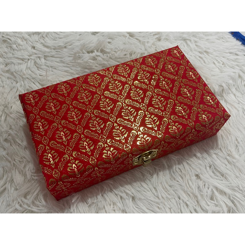 กล่องใส่พระกันกลิ้งกล่องรองฟองนำ้สูงขนาด8*12*4cm