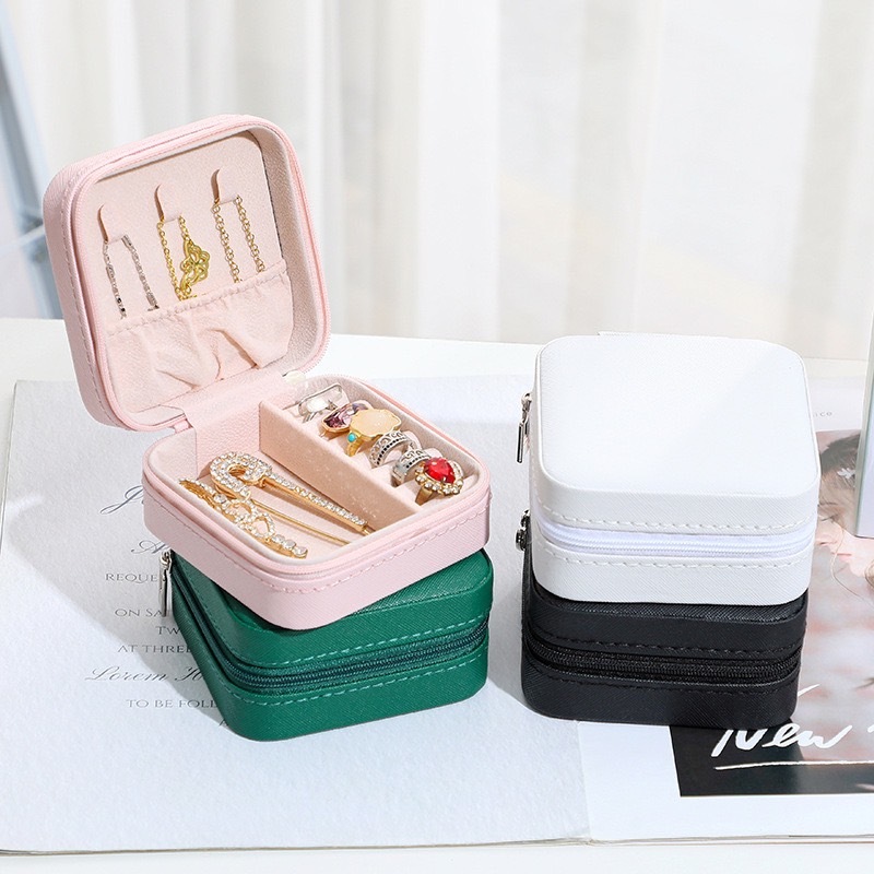 ( พร้อมส่งจากไทย ) กล่องเก็บเครื่องประดับ *Brand KANA* กล่องใส่สร้อยแหวน หนังผ้ามันวาว ขนาดเล็ก แบบพกพา