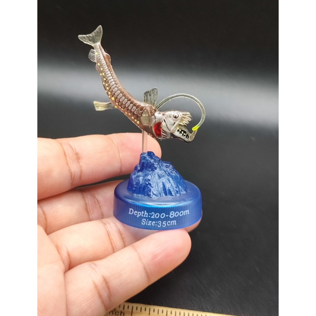 สัตว์จิ๋ว ฟิกเกอร์ ปลาโบราณ แวมไฟรฟิช ยุค ไดโนเสาร์ หายาก  สวยมาก Kaiyodo Deep Sea VIPERFISH fish Bottle Cap Mini Figure