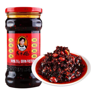 น้ำพริกเผา เหล่ากันมา รสไก่ ถั่ว เห็ด(老干妈 鸡肉味）ขนาด 280g รสชาติกลมกล่อม หอมเครื่องเทศเผ็ดเบาๆ สามารถเปิดทานได้ทันที