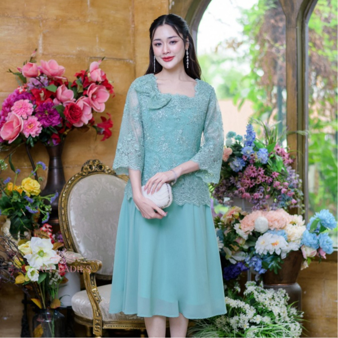 All Ladies  เดรสลูกไม้คอเหลี่ยมแต่งโบว์ งานหรูหรา สวยหวาน คุ้มเกินราคามาก ๆ ออกงานแต่ง พิธีงานบวช กินเลี้ยง
