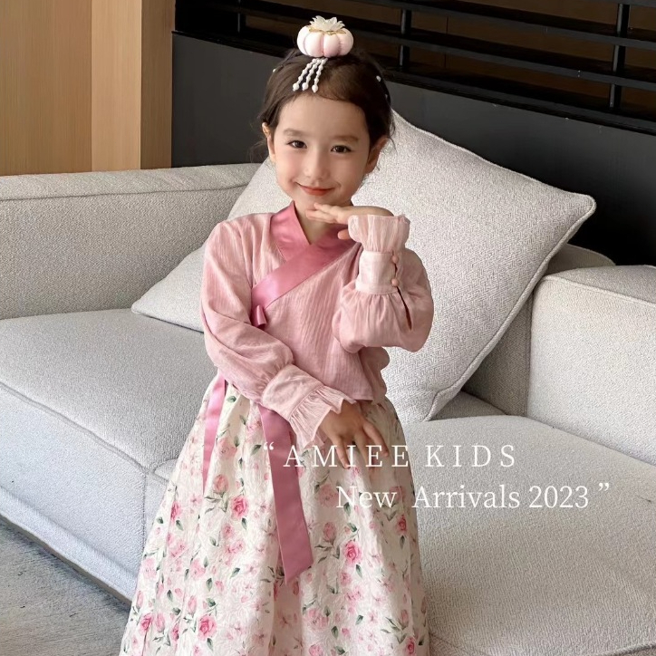 เซต2ชิ้น🌸ชุดลายดอกเด็กผู้หญิง ชุดฮันบกเด็ก เสื้อเอวลอย+เดรสสายเดี่ยว สีชมพู ชุดเกาหลีเด็ก hanbok คอสเพลย์