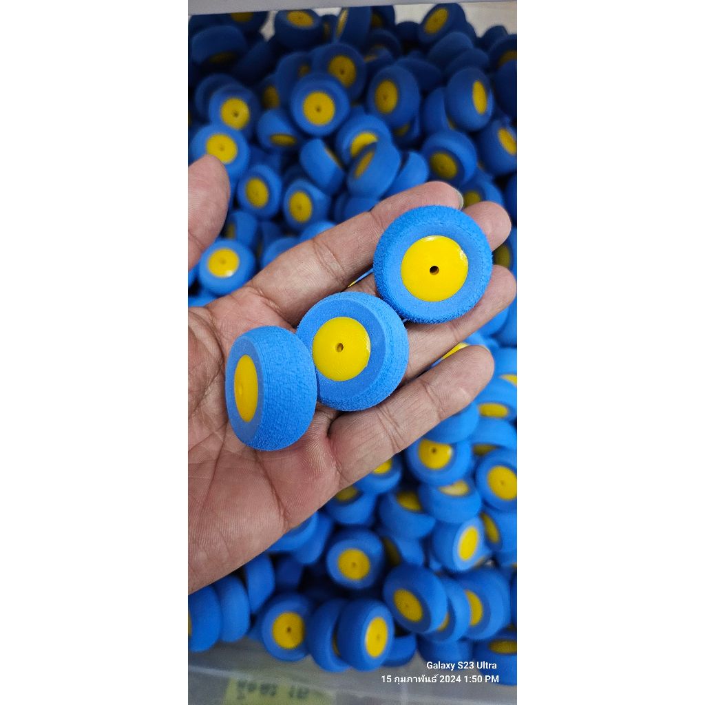 ล้อโฟม(สีฟ้า)  1.5 นิ้ว  หนา  1.7 เซนติเมตร รูแกน 3 มิล