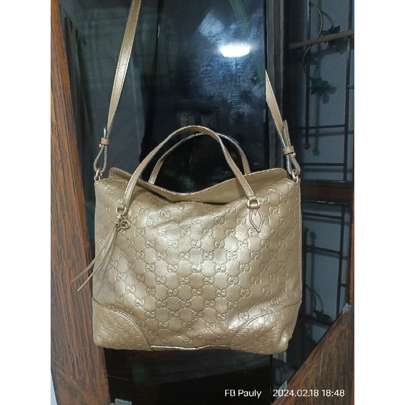 Gucci tote matalic leather used bag like new good condition good price