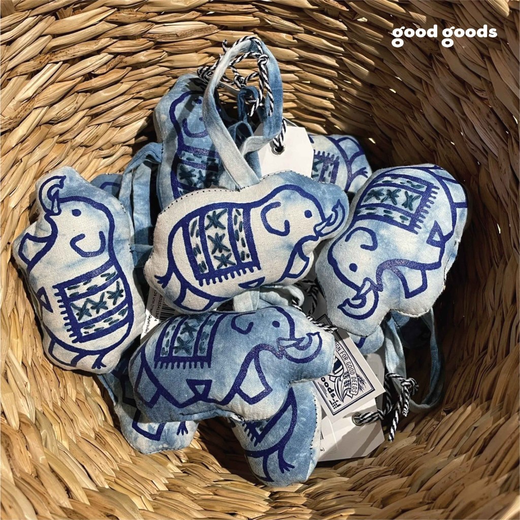 พวงกุญแจผ้าลายช้าง Good Goods