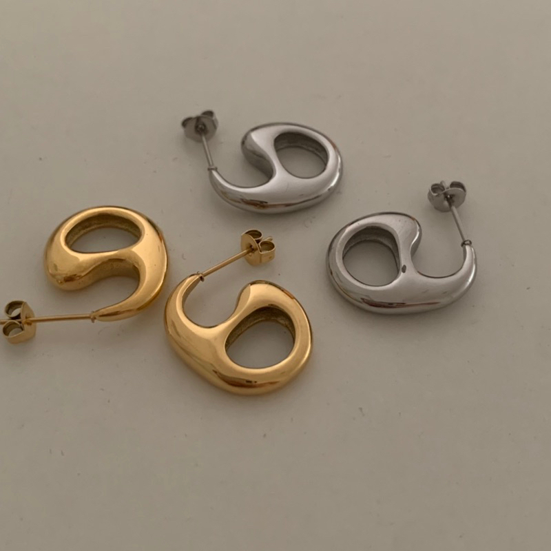 HER OBJECTIVE_HER BOLD CAN EARRINGS