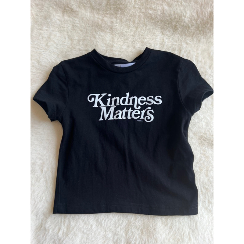 Baby tee เสื้อยืด y2k จากร้าน Hay product (จากราคาเต็ม 320บาท)