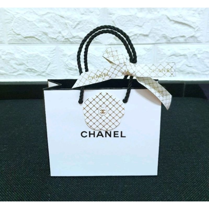 ถุงแบรนด์เนม Chanel ของแท้💯%Size Sพร้อมริบบิ้น Chanel+ ดอกคามิเลีย