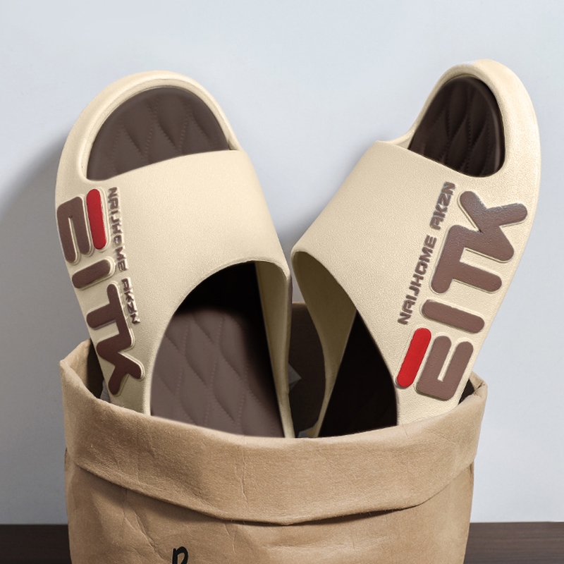 Jukoy รองเท้าแตะลำลอง ดีไซน์แบบสีทูโทนด้านนอกสี ด้านในอีกสี ด้านข้างปั๊มตัวอักษรนูนๆ เพิ่มดีเทลให้ดูเท่