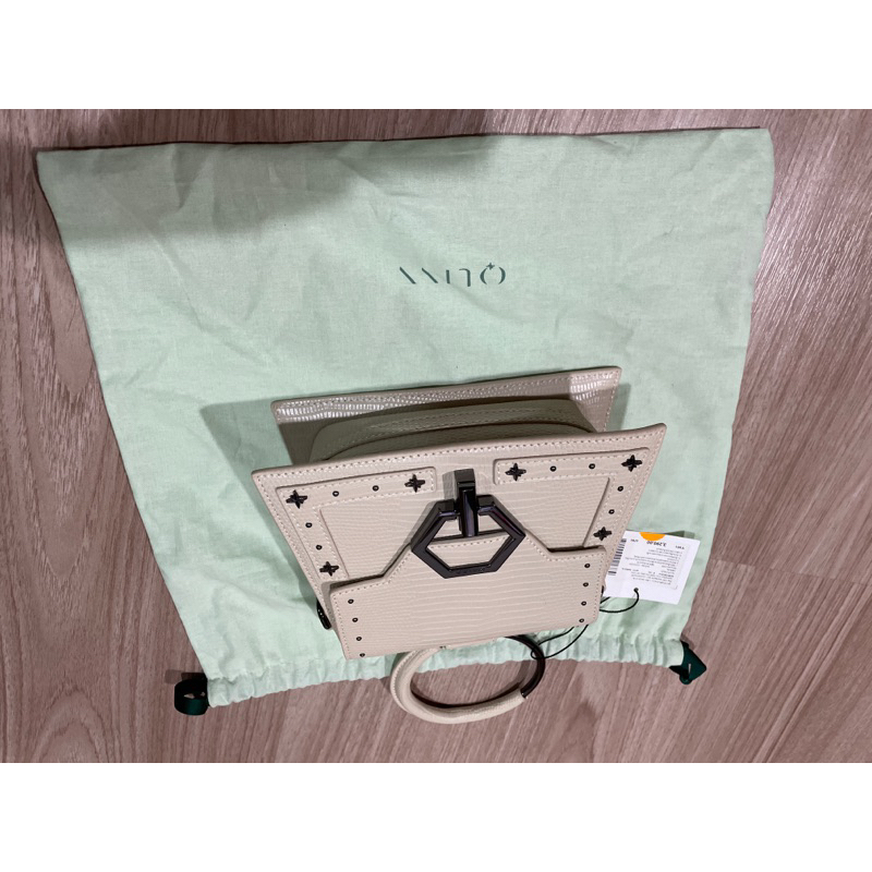 กระเป๋าถือยี่ห้อQuinn