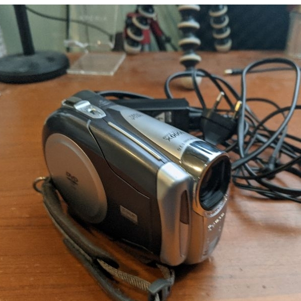 กล้องวีดีโอ canon dc230 ใช้แผ่น mini dvd ถ่าย มือสอง ใช้งานได้ปกติ 190723