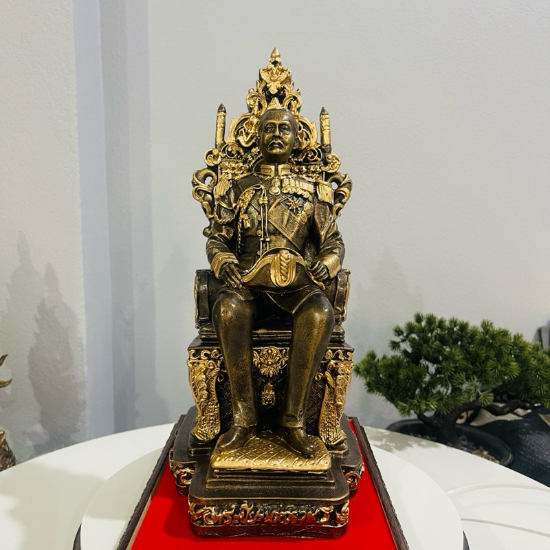 พ่อร.5 แร่เหล็กน้ำพี้ ขนาดฐาน 7 นิ้ว สูง12นิ้ว หนัก2.8กก.