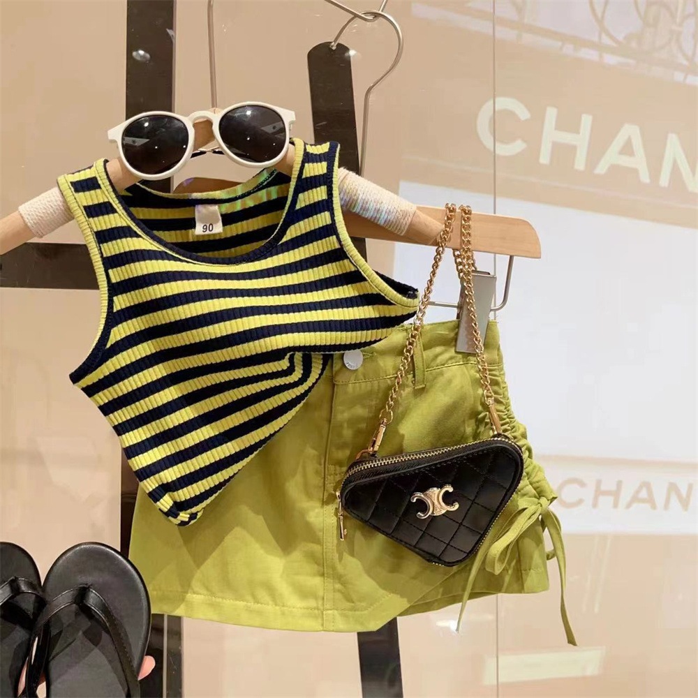 **พร้อมส่งในไทย** G187 (ขนาด 90-140) เซ็ทเสื้อกล้ามลายทางสีเขียว และกางเกงกระโปรงผูกย่นข้าง