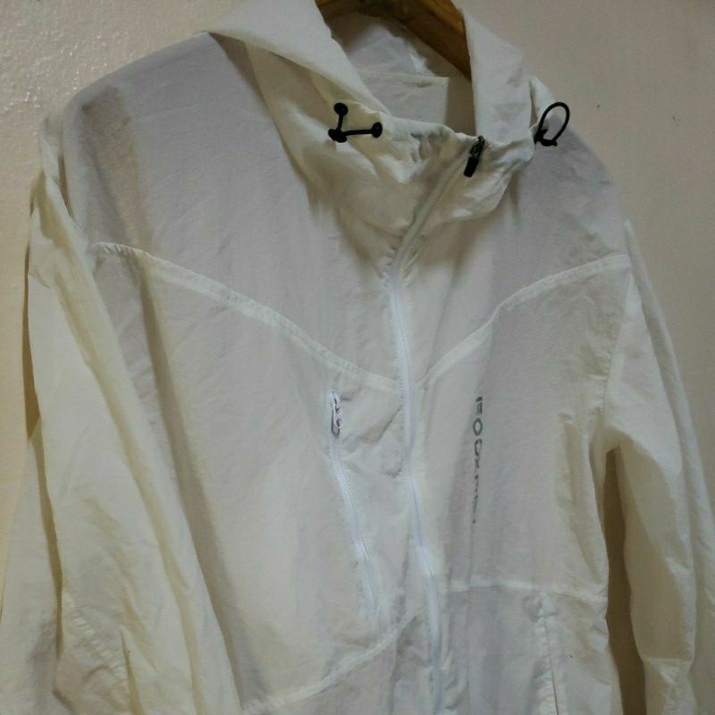 เสื้อแจ็คเก็ตผ้าร่มบางสีขาวกันแดดกัน UV กันลม size 40 ยาว 25 นิ้ว UV01