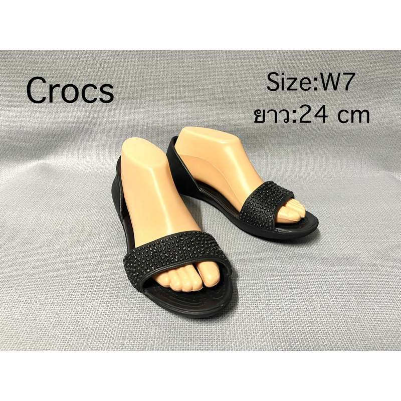 Crocs คร็อคส์ รองเท้าแบบสวมหน้าและหลัง สีดำแต่งกลิตเตอร์วิ้งๆ รองเท้าเพื่อสุขภาพ มือสองของแท้ สภาพดีมาก