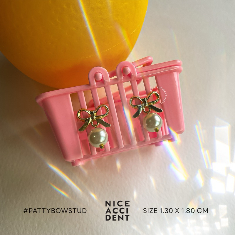 nice accident Patty bow stud earrings with pearl | ต่างหูโบว์ประดับมุกน่ารัก