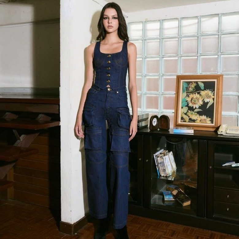 MOTTOM - CINDY DENIM CARGO PANTS กางเกงยีนส์ทรงคาร์โก้แต่งกระเป๋ากระดุมทอง
