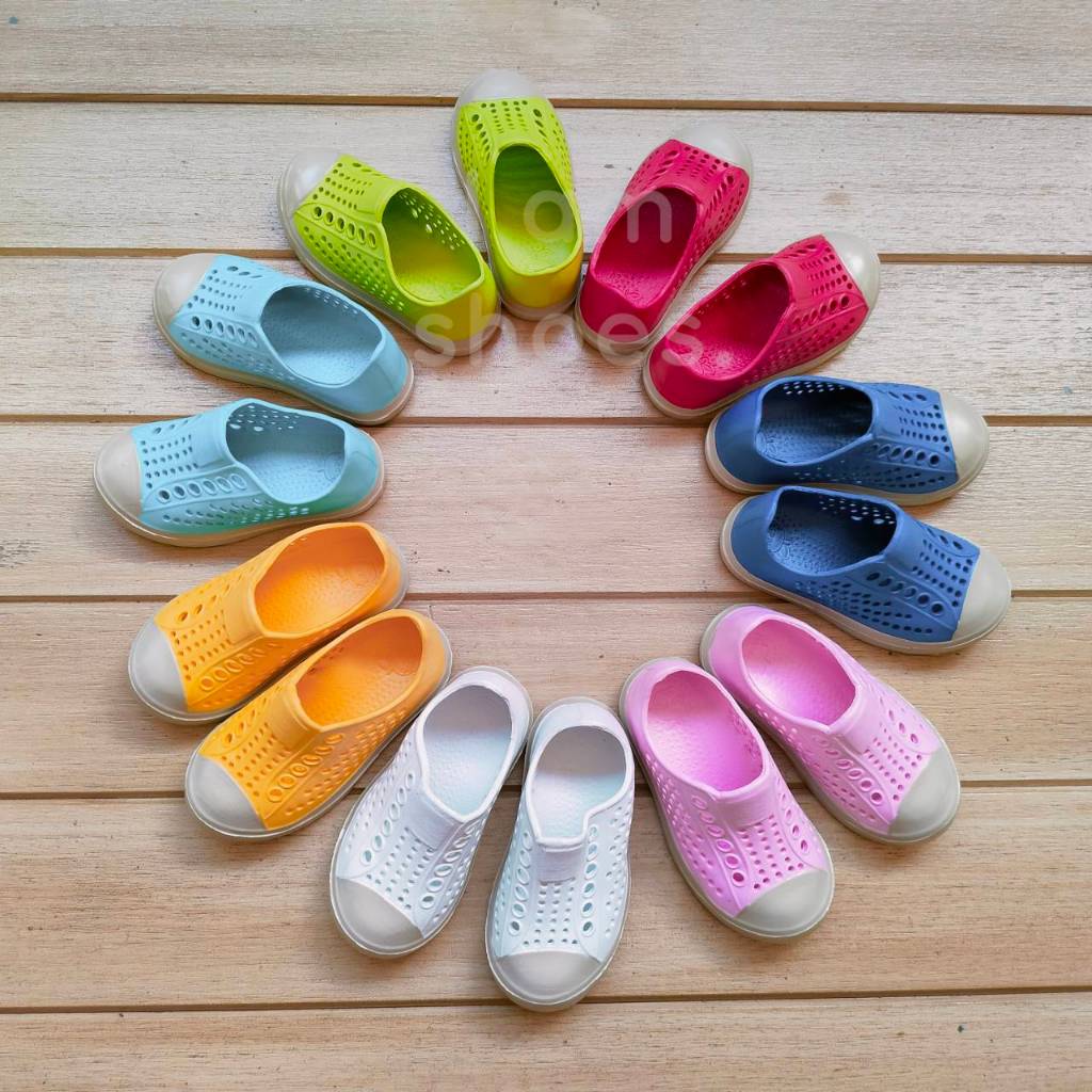 ( แถมตัวติดการ์ตูน) Red Apple รองเท้าหุ้มส้นเด็ก รุ่น AP5815 24-35