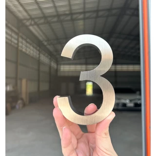 ตัวเลขสแตนเลสสีเงินแฮร์ไลน์ ฟอนต์บาง4 ตัวเลขบ้านเลขที่ขนาดสูง 10 , 15 , 20 , 25 cm. แถมกาวตะปูให้ฟรี!!