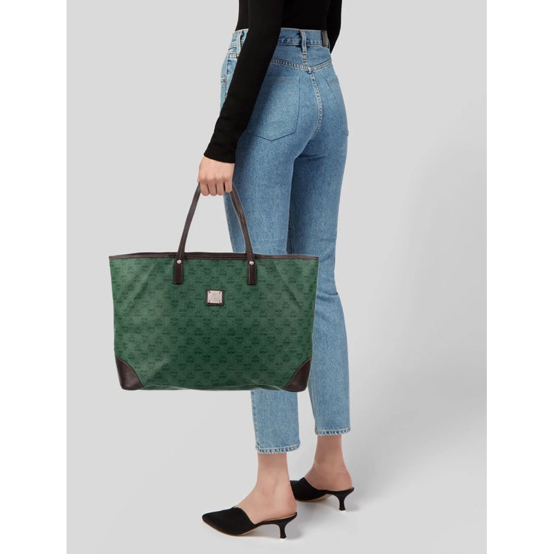 MCM 💯  ขายต่อ  999 บาท ส่งฟรี