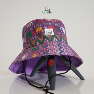 หมวกผ้าฝ้าย ลายช้างชบาแก้วสีม่วงฉ่ำ หมวกบักเก็ตกันแดด ของฝาก…