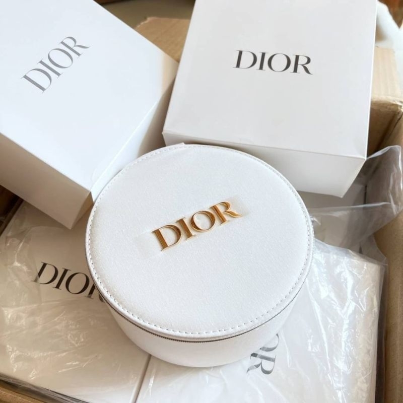 ✨ กระเป๋า Rare item มาแล้วคะDior Vanity Bag กระเป๋าทรงกลมพร้อมกระจก(มีกล่องกระดาษ Dior ให้นะคะ)